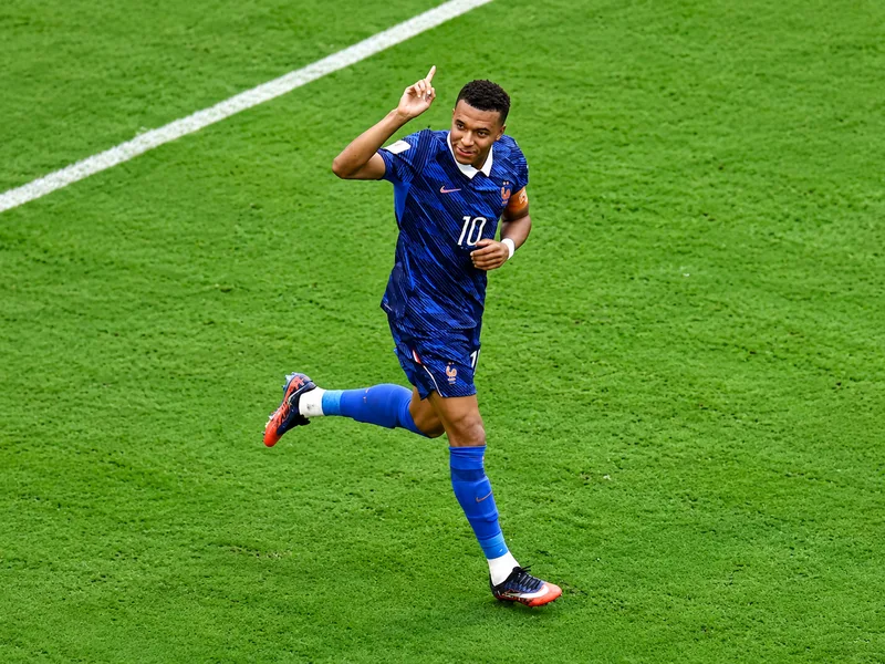 Kylian Mbappé dẫn đầu danh sách cầu thủ ghi nhiều bàn nhất World Cup 2026 với 10 bàn và giành Chiếc giày vàng.