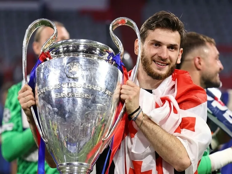 Kvaratskhelia ghi dấu ấn trong hành trình PSG bảo vệ danh hiệu Champions League
