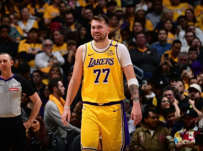Việc chuyển sang Los Angeles Lakers mở ra chương mới trong sự nghiệp Luka Doncic sau nhiều năm là biểu tượng của Dallas Mavericks.