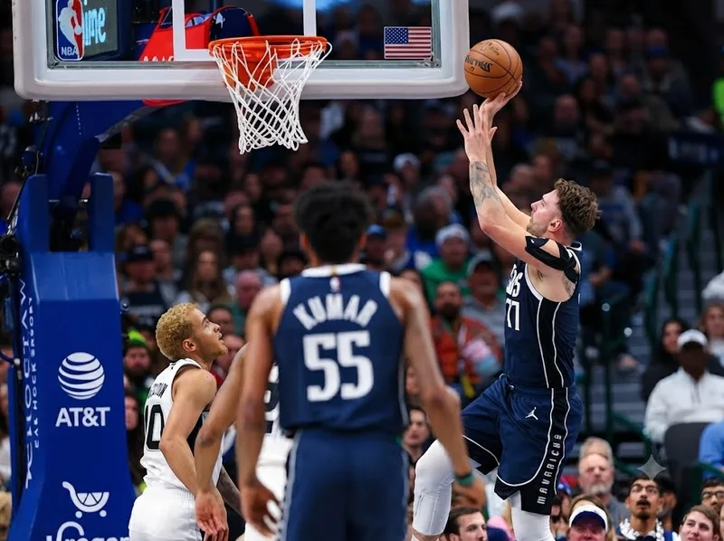 Thành công tại cả EuroLeague và NBA khiến Doncic trở thành hình mẫu tiêu biểu cho làn sóng ngôi sao quốc tế.