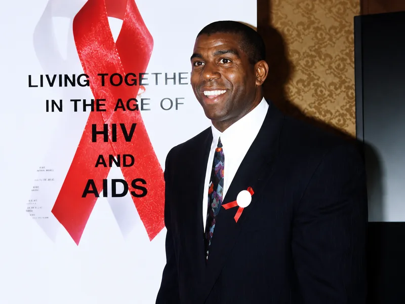 Magic Johnson trở thành biểu tượng nghị lực khi tiếp tục sống tích cực và đóng góp cho cộng đồng sau biến cố cuộc đời.