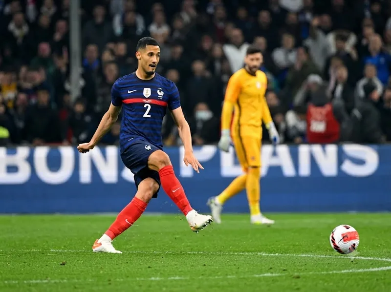 William Saliba khoác áo tuyển Pháp tại các giải đấu lớn, cạnh tranh vị trí trong hàng thủ Les Bleus.