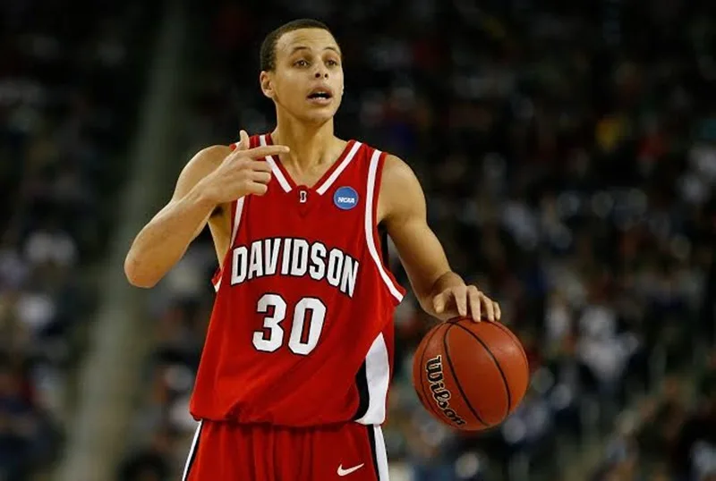 Stephen Curry - biểu tượng vĩ đại của Golden State Warriors và bóng rổ hiện đại.
