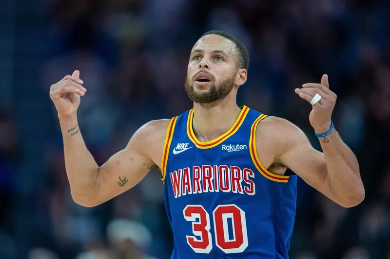 Stephen Curry - biểu tượng vĩ đại của Golden State Warriors và bóng rổ hiện đại.
